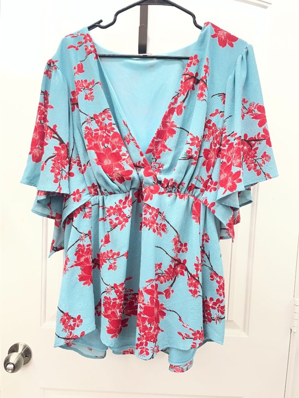 NEW Kiyonna Blue Floral Wrap Top – Plus Size 0X - Picture 2 of 7